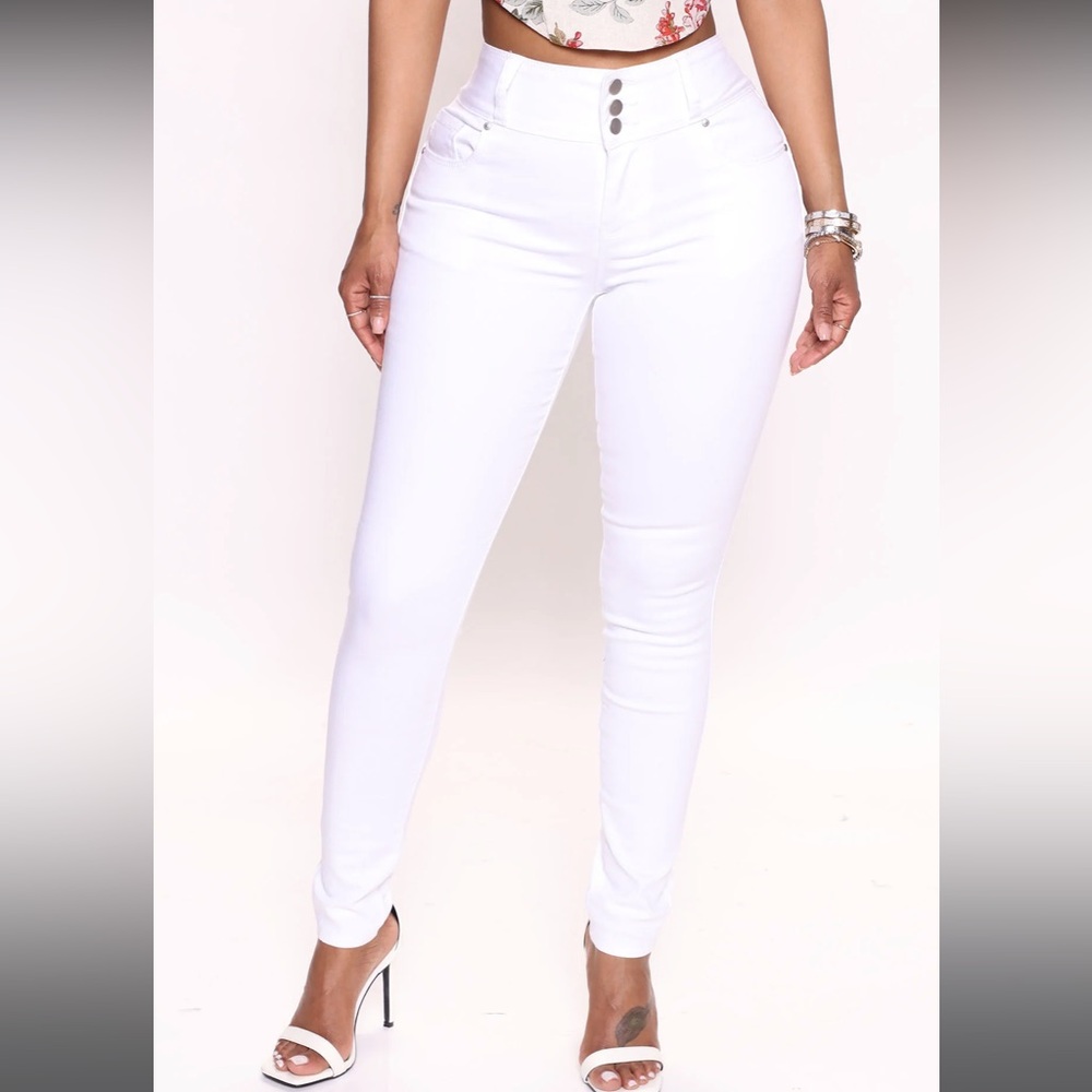 Fashion Nova Women’s Mid Rise White Skinny Jeans Size 11